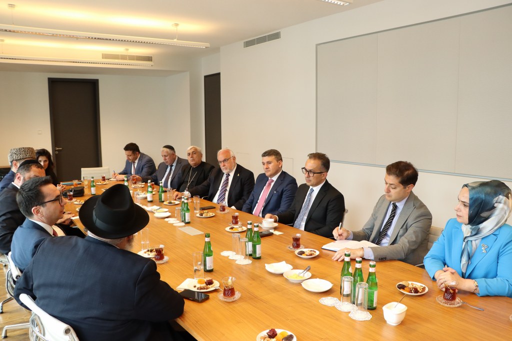 Azərbaycan nümayəndə heyəti Almaniyada müxtəlif dini konfessiyaların nümayəndələri ilə görüşüb (FOTO)