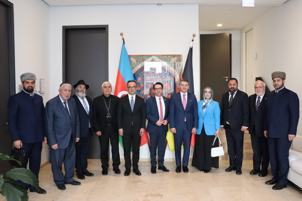 Azərbaycan nümayəndə heyəti Almaniyada müxtəlif dini konfessiyaların nümayəndələri ilə görüşüb (FOTO)