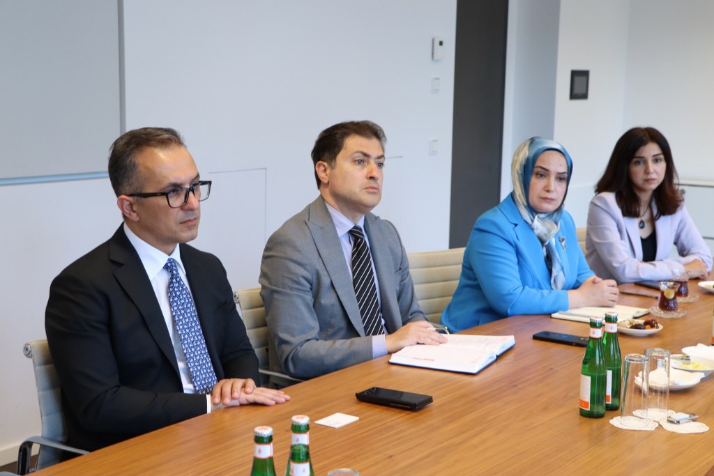 Azərbaycan nümayəndə heyəti Almaniyada müxtəlif dini konfessiyaların nümayəndələri ilə görüşüb (FOTO)