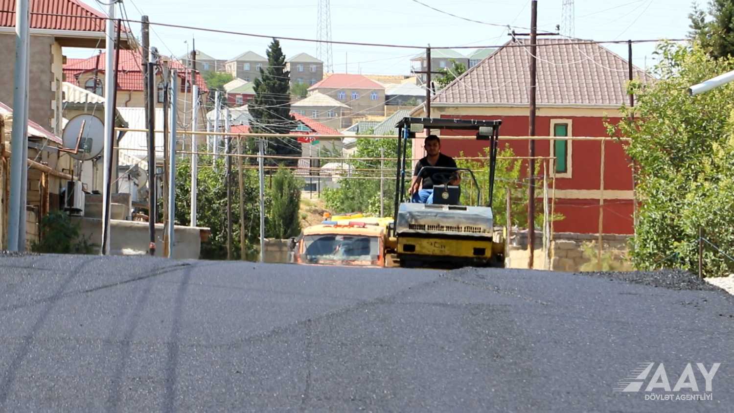Hökməli qəsəbəsində şəhid Zülfüqar Qubatov küçəsinin təmiri yekunlaşmaq üzrədir (FOTO/VİDEO)