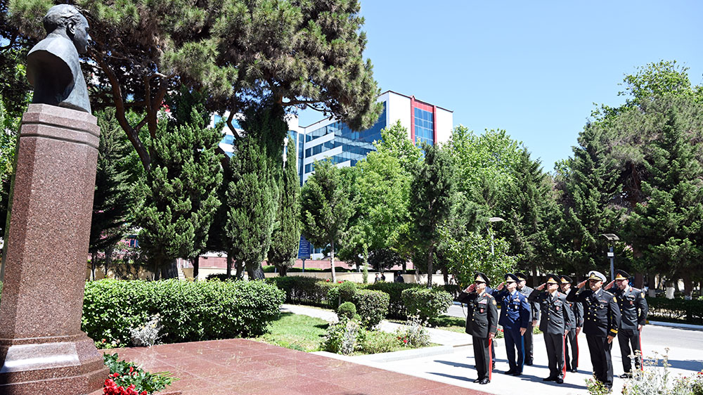 Silahlı Qüvvələr Günündə Müdafiə Nazirliyinin rəhbərliyi hospitalı ziyarət edib (FOTO)