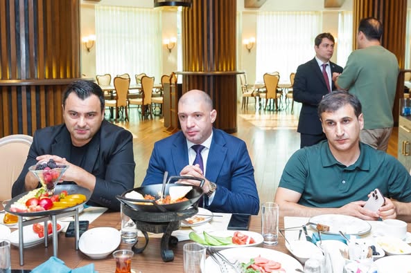 AZAL Azərbaycan Turizm Agentlikləri Assosiasiyasının üzvləri üçün işgüzar səhər yeməyi təşkil edib (FOTO)