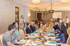 AZAL Azərbaycan Turizm Agentlikləri Assosiasiyasının üzvləri üçün işgüzar səhər yeməyi təşkil edib (FOTO)