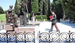 Müdafiə Nazirliyinin rəhbər heyəti Ümummilli Lider Heydər Əliyevin məzarını və Zəfər parkını ziyarət edib (FOTO)