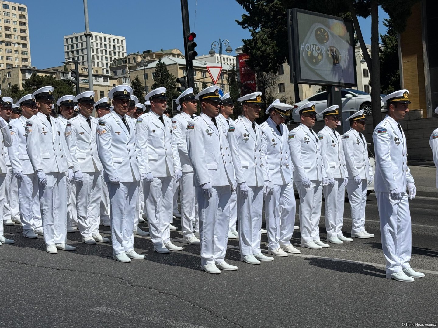 Silahlı Qüvvələr Günü münasibətilə hərbçilərin yürüşü keçirilib (FOTO) (YENİLƏNİB)