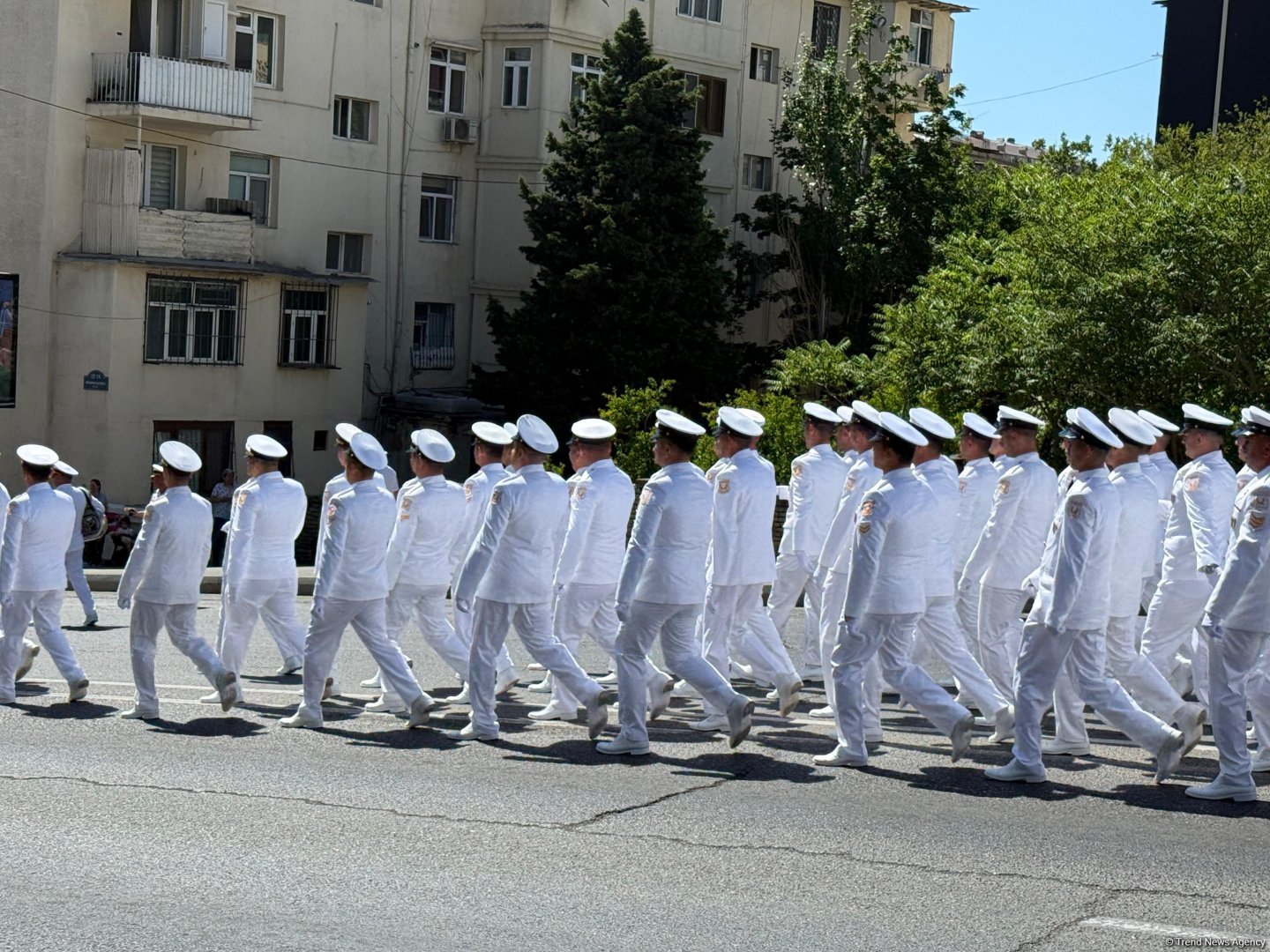 Silahlı Qüvvələr Günü münasibətilə hərbçilərin yürüşü keçirilib (FOTO) (YENİLƏNİB)