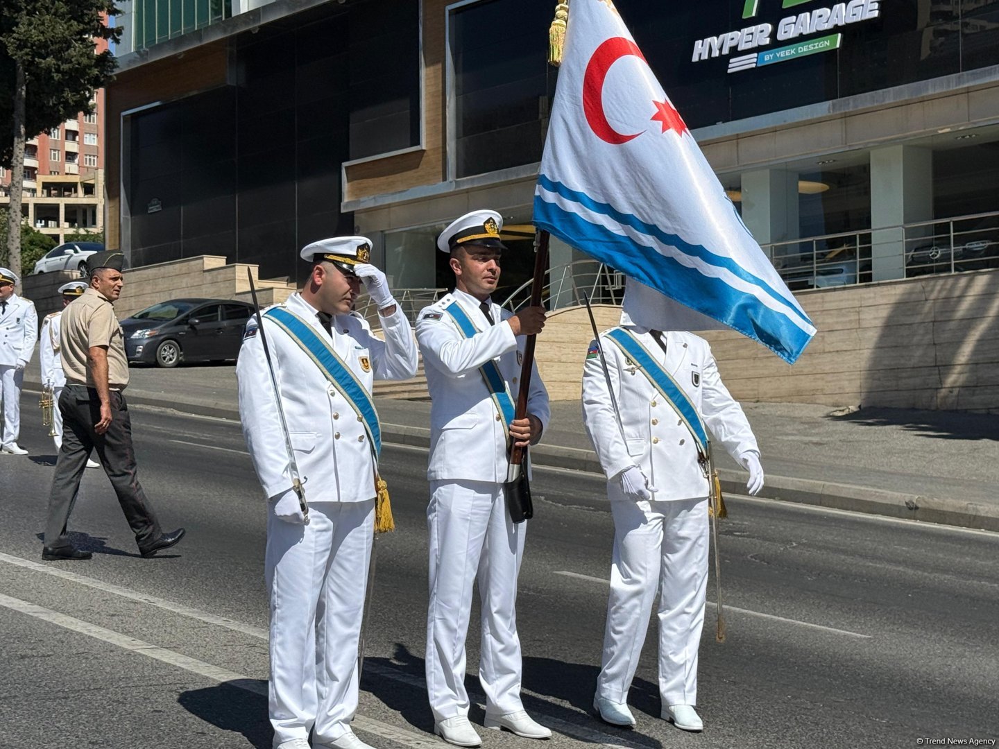 Silahlı Qüvvələr Günü münasibətilə hərbçilərin yürüşü keçirilib (FOTO) (YENİLƏNİB)