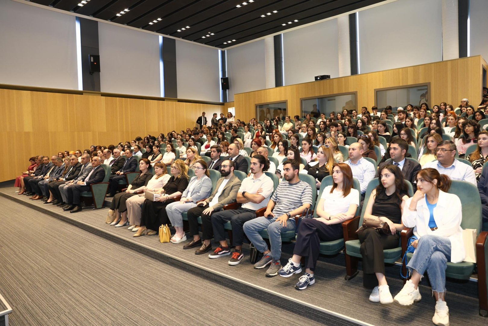 UNEC-də layihə əsaslı öyrənməyə keçid: Dizayn təhsilində yeni mərhələ (FOTO)