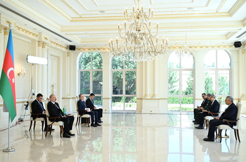 Prezident İlham Əliyev İranın Azərbaycanda yeni təyin olunmuş səfirinin etimadnaməsini qəbul edib (FOTO)