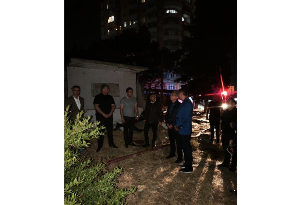 Eldar Əzizov partlayışın baş verdiyi əraziyə gəlib (FOTO)