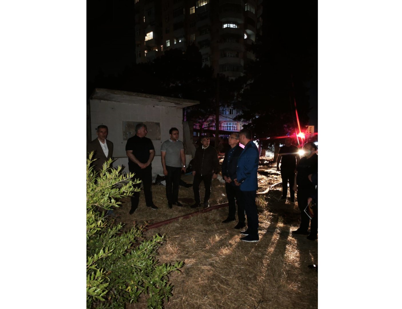 Eldar Əzizov partlayışın baş verdiyi əraziyə gəlib (FOTO)