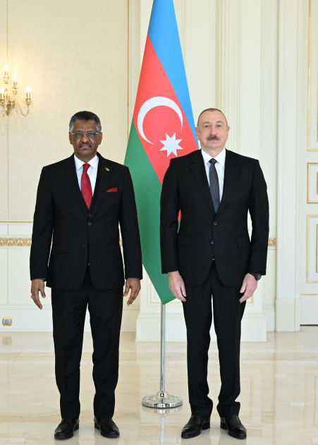 Prezident İlham Əliyev Sudanın ölkəmizdə yeni təyin olunmuş səfirinin etimadnaməsini qəbul edib (FOTO/VİDEO)