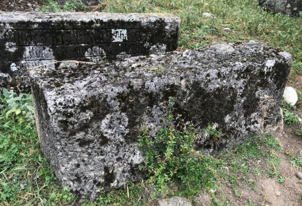 İsmayıllıda alban tayfalarına aid qəbiristanlıqlar, ibadətgah qalıqları və məişətə dair materiallar aşkarlanıb (FOTO)