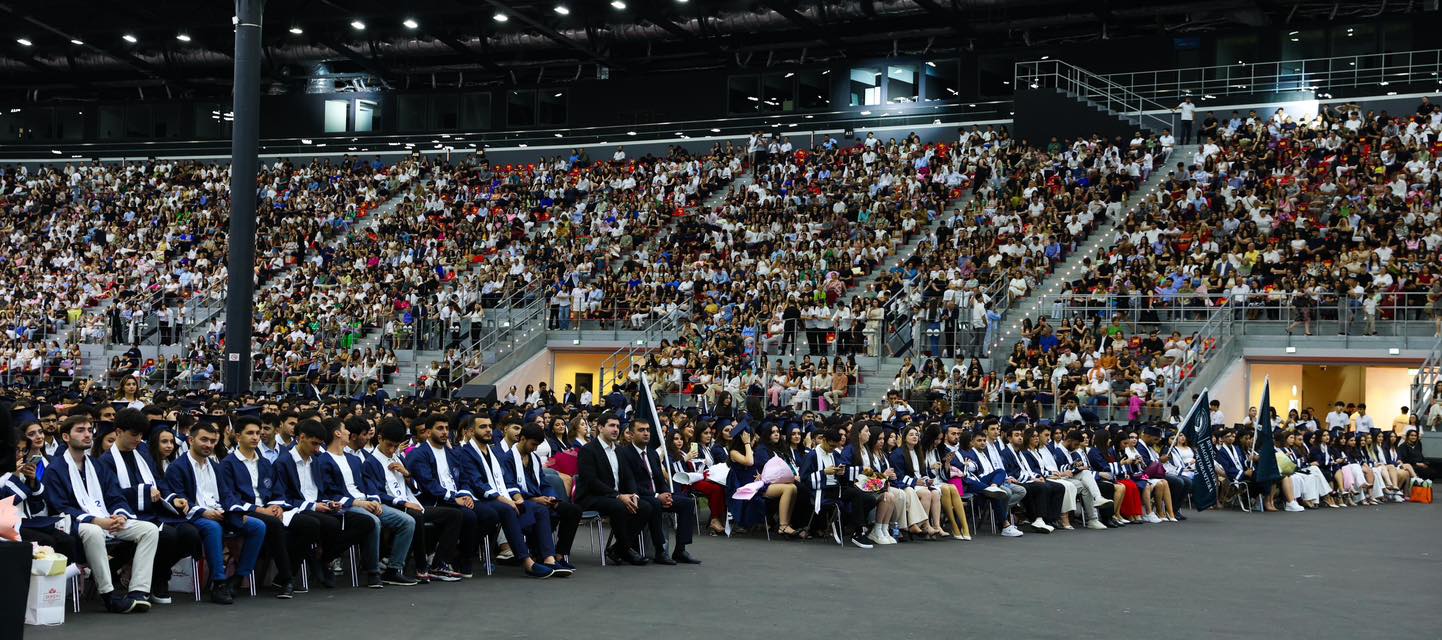 UNEC-dən 6 mindən çox tələbə məzun olub (FOTO)