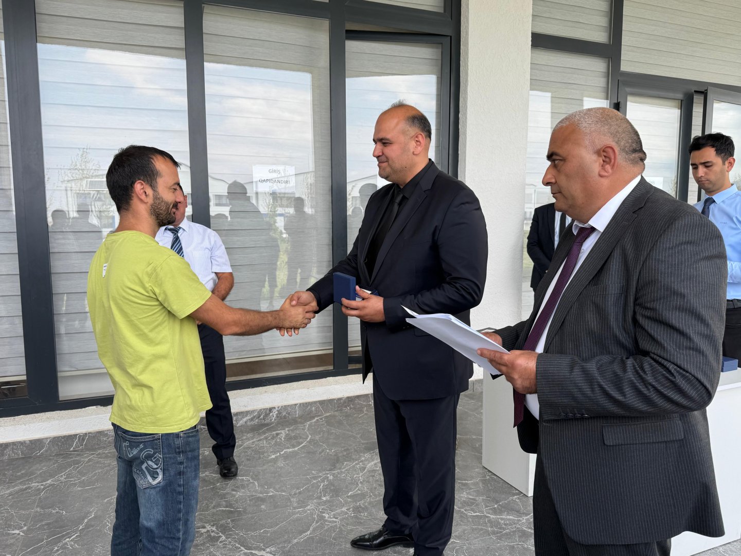 Köç karvanı Ağdamın Kəngərli kəndinə çatıb: 37 ailəyə evlərinin açarları təqdim edilib (FOTO)