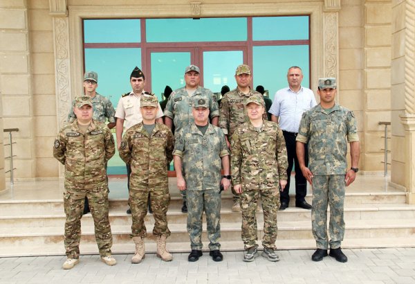 Qazaxıstan hərbi nümayəndələri NATO standartlarının Azərbaycan Ordusunda tətbiqi ilə tanış olublar (FOTO)