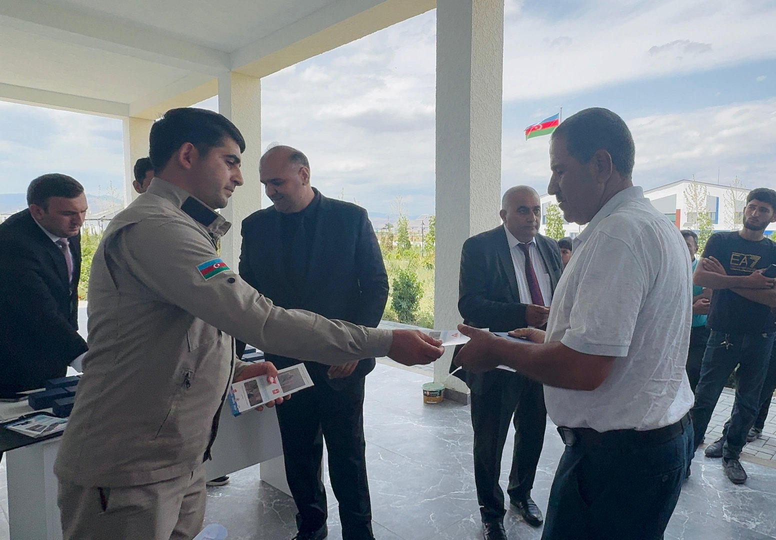 Köç karvanı Ağdamın Kəngərli kəndinə çatıb: 37 ailəyə evlərinin açarları təqdim edilib (FOTO)
