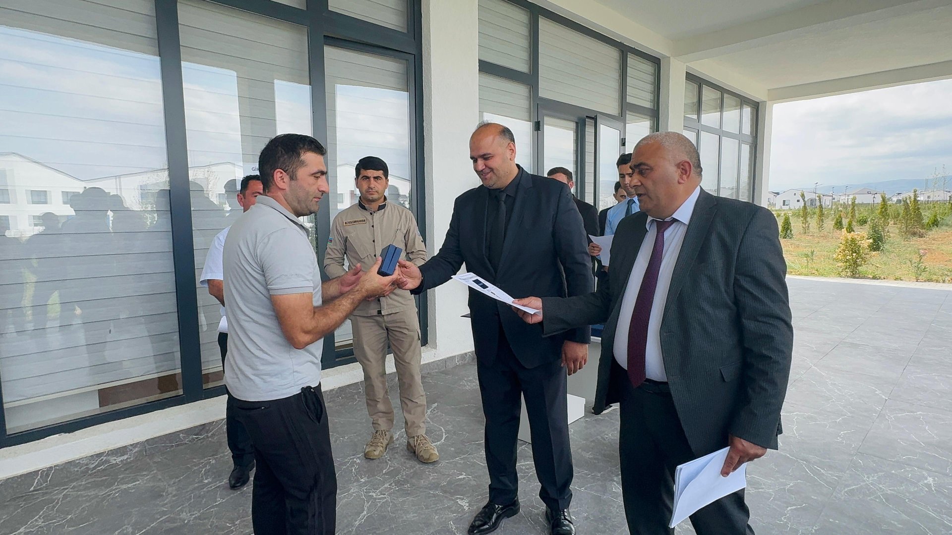 Köç karvanı Ağdamın Kəngərli kəndinə çatıb: 37 ailəyə evlərinin açarları təqdim edilib (FOTO)