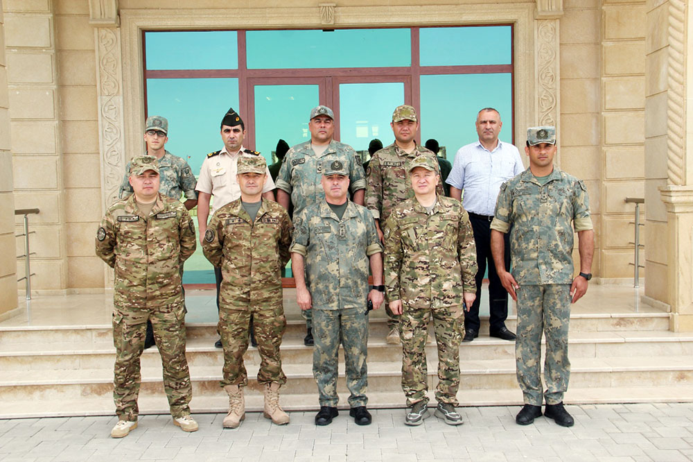 Qazaxıstan hərbi nümayəndələri NATO standartlarının Azərbaycan Ordusunda tətbiqi ilə tanış olublar (FOTO)