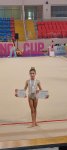10 yaşlı gimnastın vətənpərvərlik nümayişi: Mətanət “Sarı Gəlin”ə sahib çıxdı (FOTO)