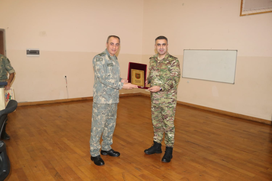 Hərbi prokuror bayram günləri sərhədlərdə (FOTO)