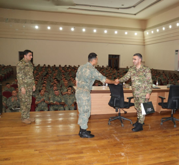Hərbi prokuror bayram günləri sərhədlərdə (FOTO)