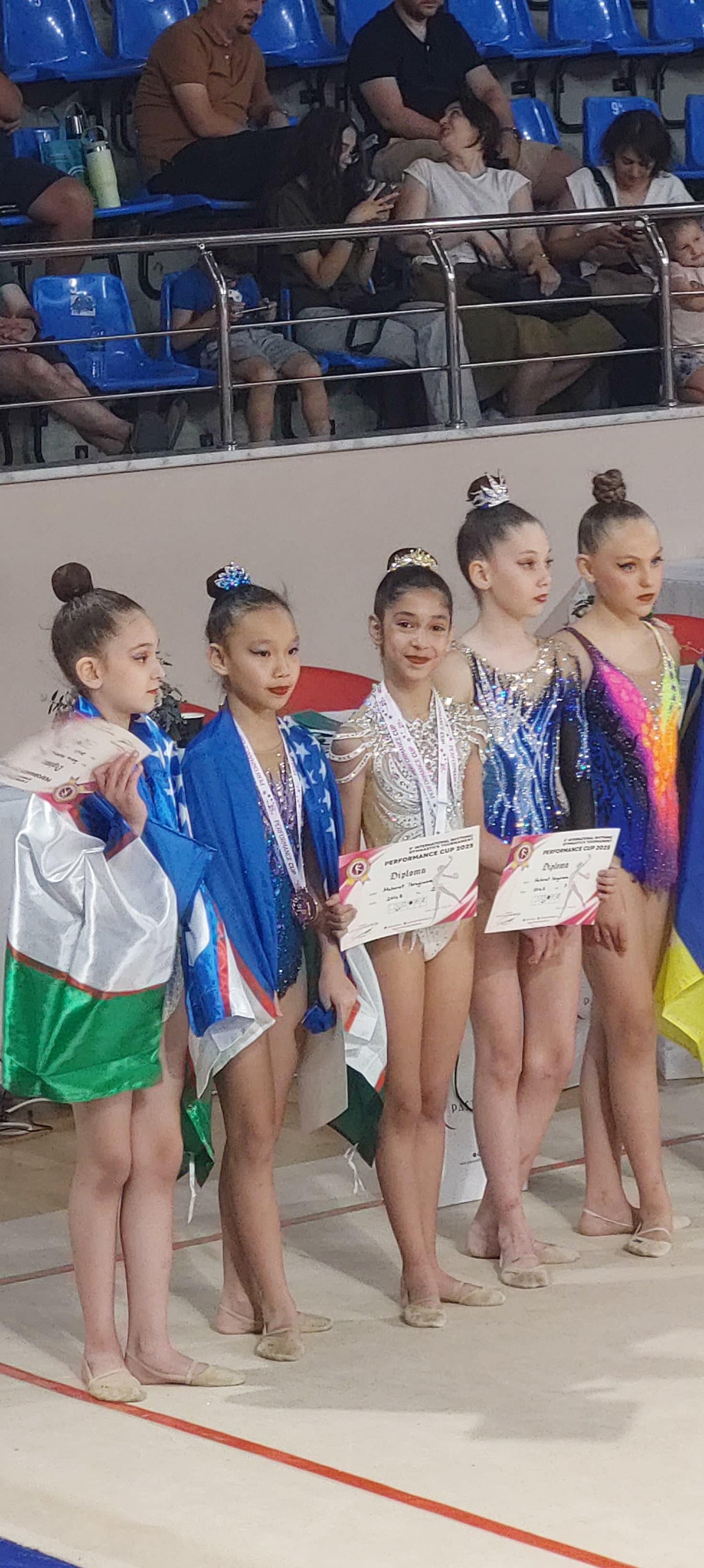 10 yaşlı gimnastın vətənpərvərlik nümayişi: Mətanət “Sarı Gəlin”ə sahib çıxdı (FOTO)