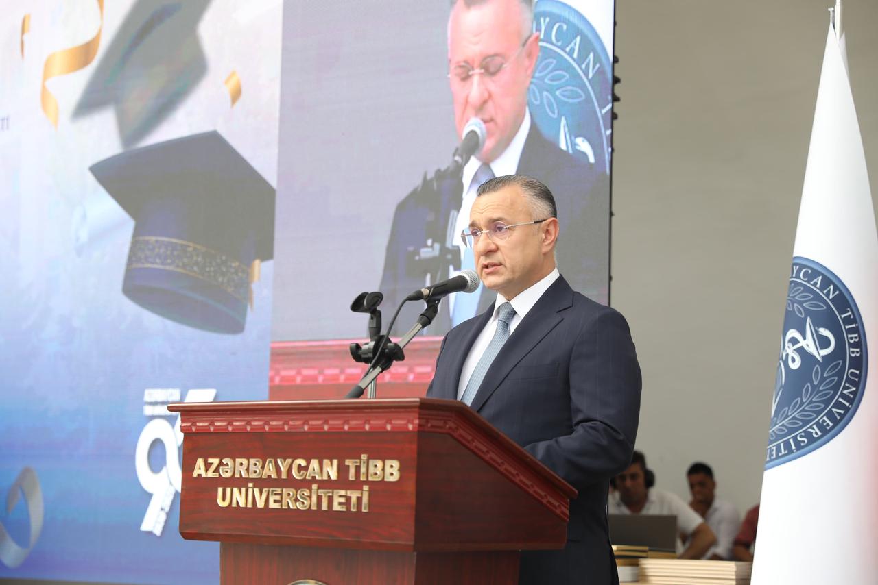 Məzunlara çağırış: öz biliklərinə arxayın, cəsarətli və məsuliyyətli həkimlər olun