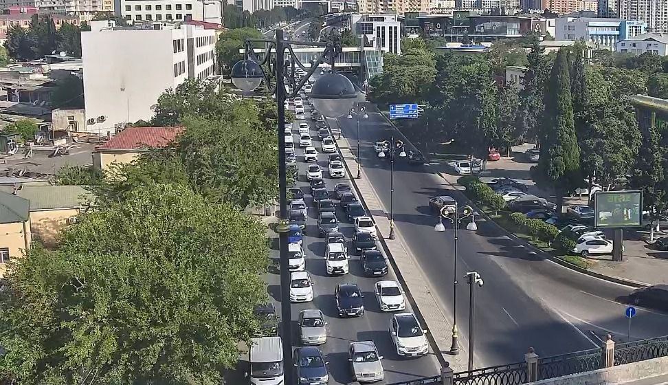 Sürücülərin NƏZƏRİNƏ: Paytaxtın bir sıra yollarında tıxac var - SİYAHI (FOTO)