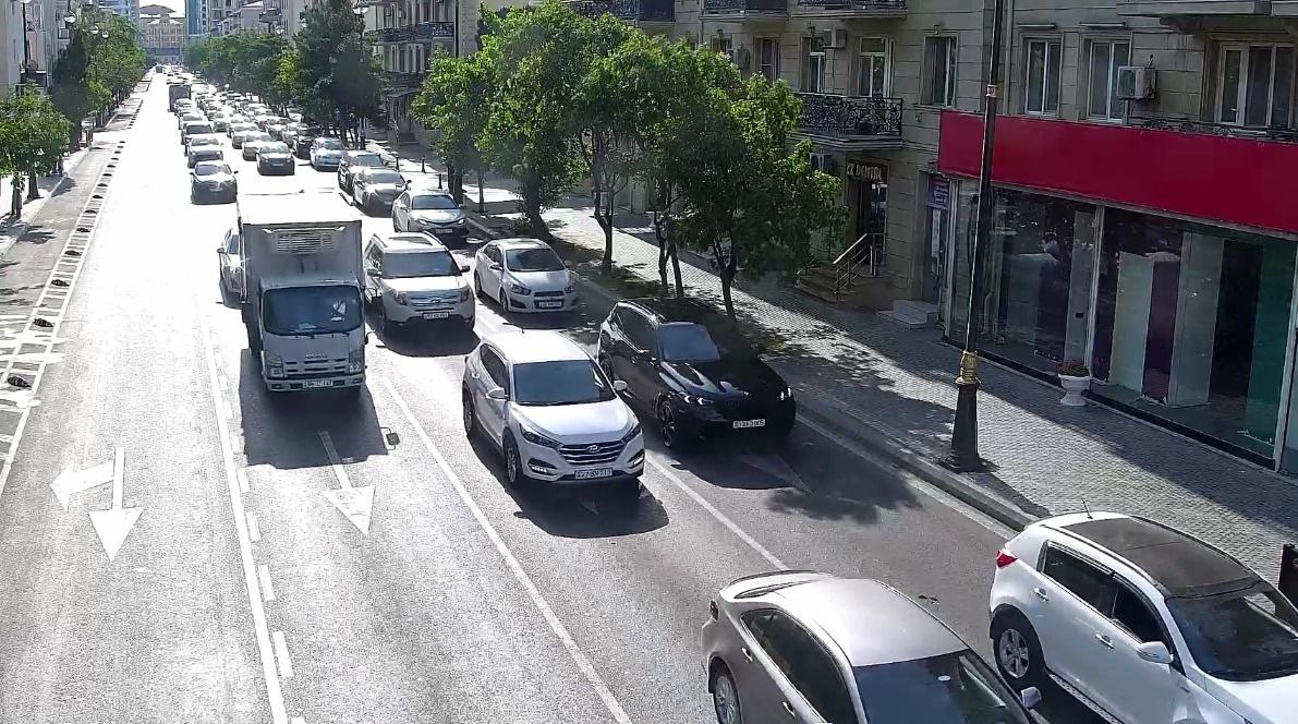 Sürücülərin NƏZƏRİNƏ: Paytaxtın bir sıra yollarında tıxac var - SİYAHI (FOTO)