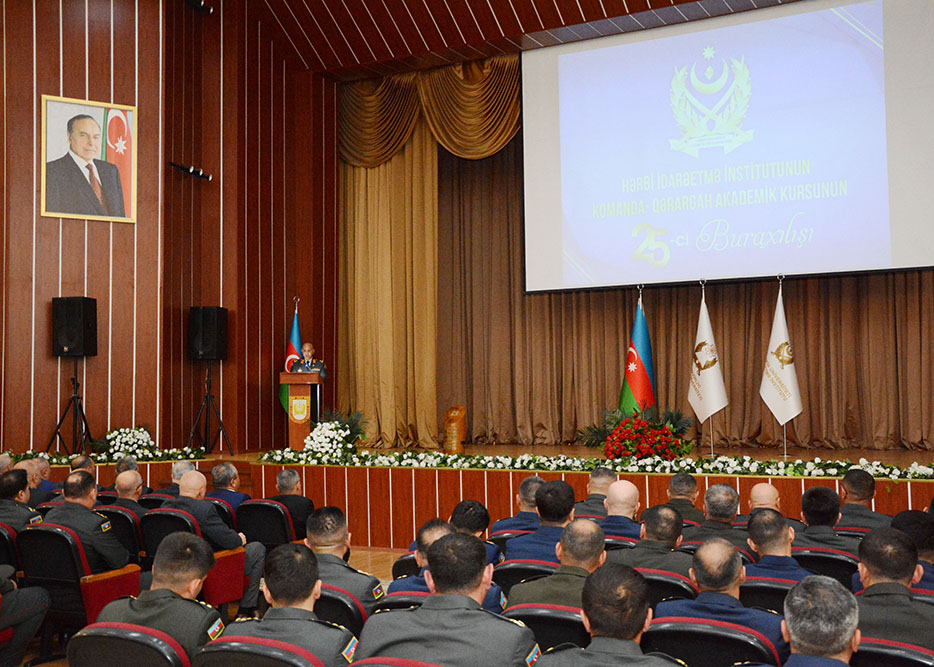 “Komanda-qərargah akademik kursu”nun buraxılış mərasimi keçirilib (FOTO)