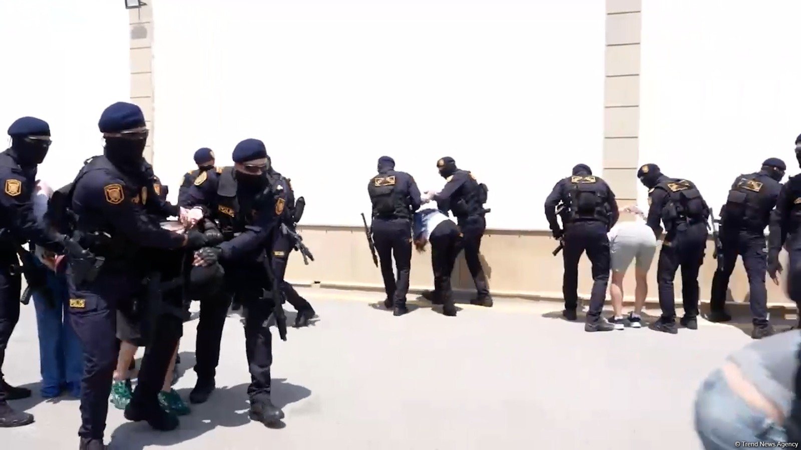 DİN Bakıda əməliyyat keçirdi: Rusiya vətəndaşlarından ibarət iki dəstə yaxalandı (FOTO/VİDEO)