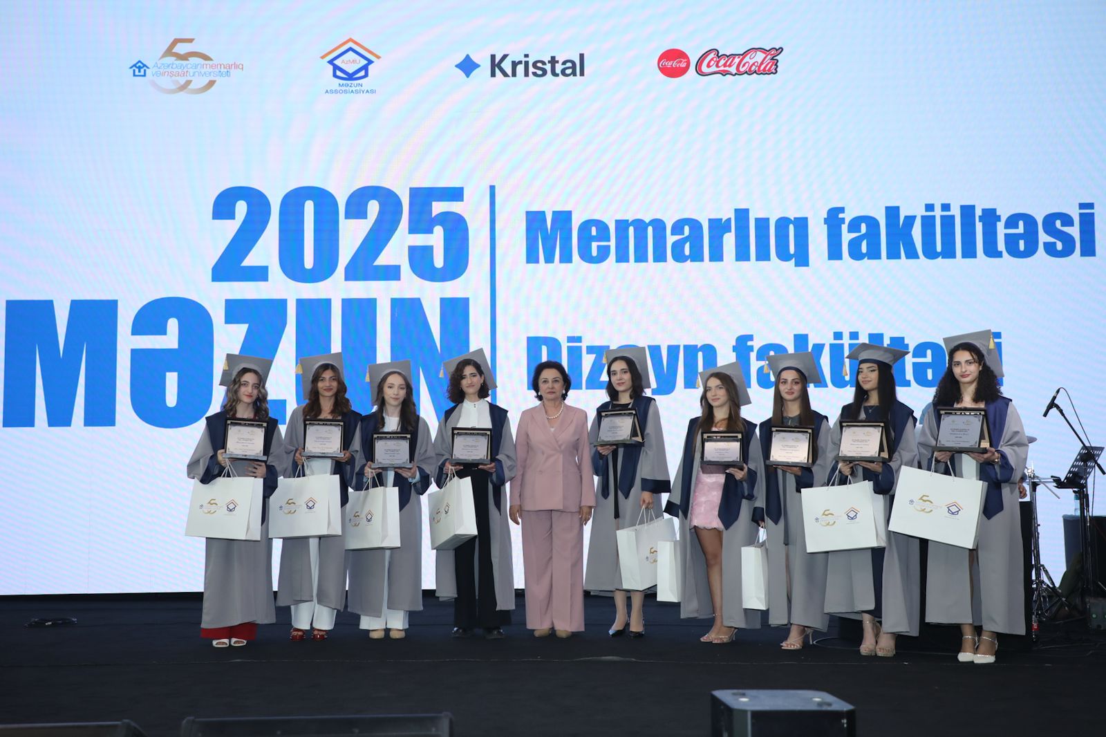 AzMİU-nun yaradılmasının 50-ci ilində təntənəli Məzun Günü — 2400-dən çox gənc yeni mərhələyə qədəm qoydu (FOTO)