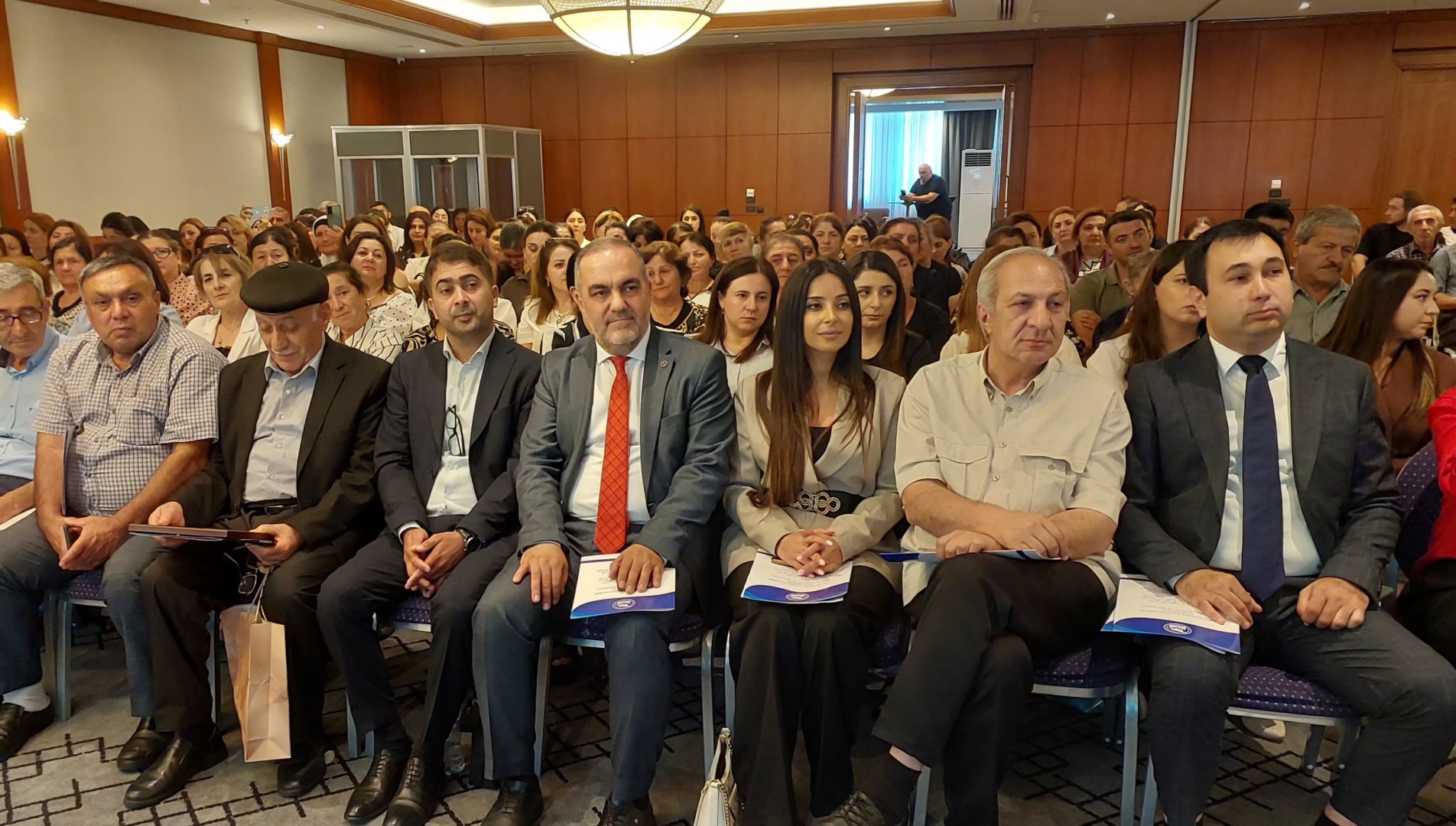 Gürcüstanda azərbaycandilli məktəblərin müəllimlərinin ikinci qurultayı keçirilib (FOTO)