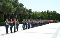 Bakıda Özbəkistan Prezidenti Şavkat Mirziyoyevin rəsmi qarşılanma mərasimi keçirilib (FOTO/VİDEO)