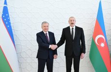 Bakıda Özbəkistan Prezidenti Şavkat Mirziyoyevin rəsmi qarşılanma mərasimi keçirilib (FOTO/VİDEO)
