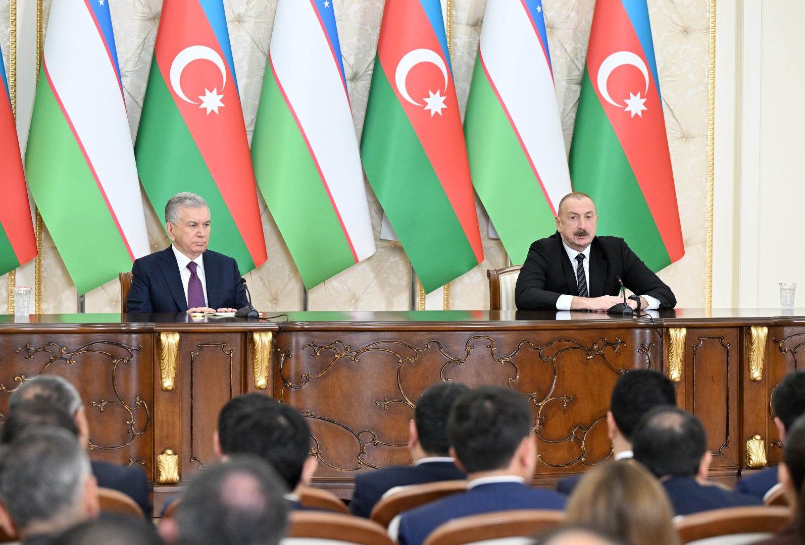 Prezident İlham Əliyev və Prezident Şavkat Mirziyoyev mətbuata bəyanatlarla çıxış ediblər (YENİLƏNİB) (FOTO)