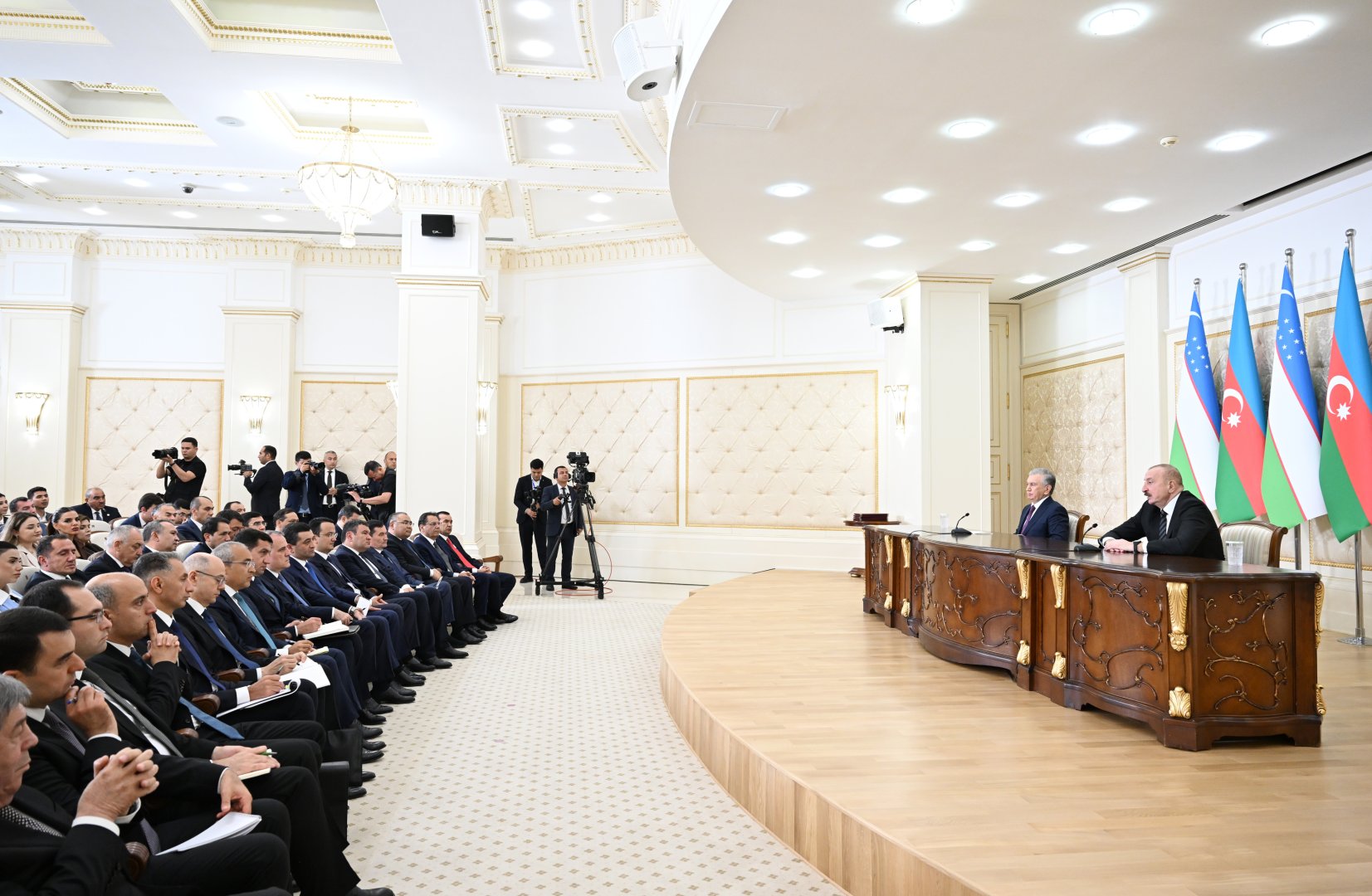 Prezident İlham Əliyev və Prezident Şavkat Mirziyoyev mətbuata bəyanatlarla çıxış ediblər (YENİLƏNİB) (FOTO)