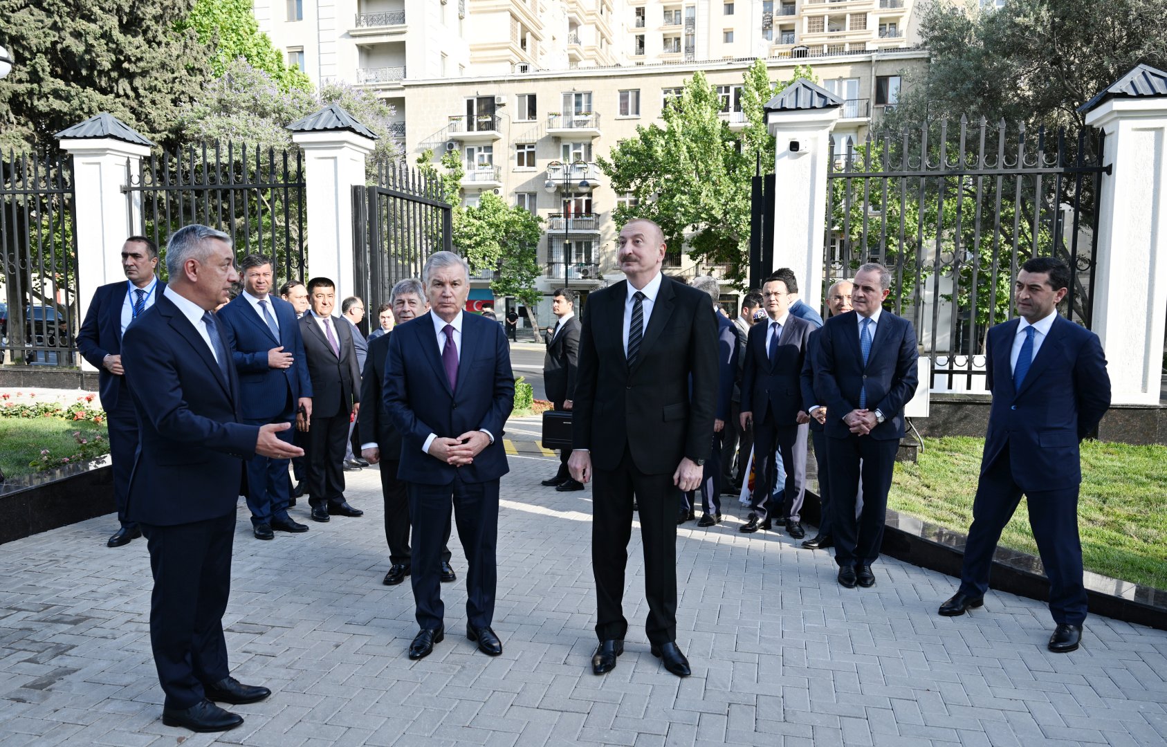 Prezidentlər İlham Əliyev və Şavkat Mirziyoyev Özbəkistanın Azərbaycandakı səfirliyinin yeni binasının açılışında iştirak ediblər (YENİLƏNİB) (FOTO/VİDEO)