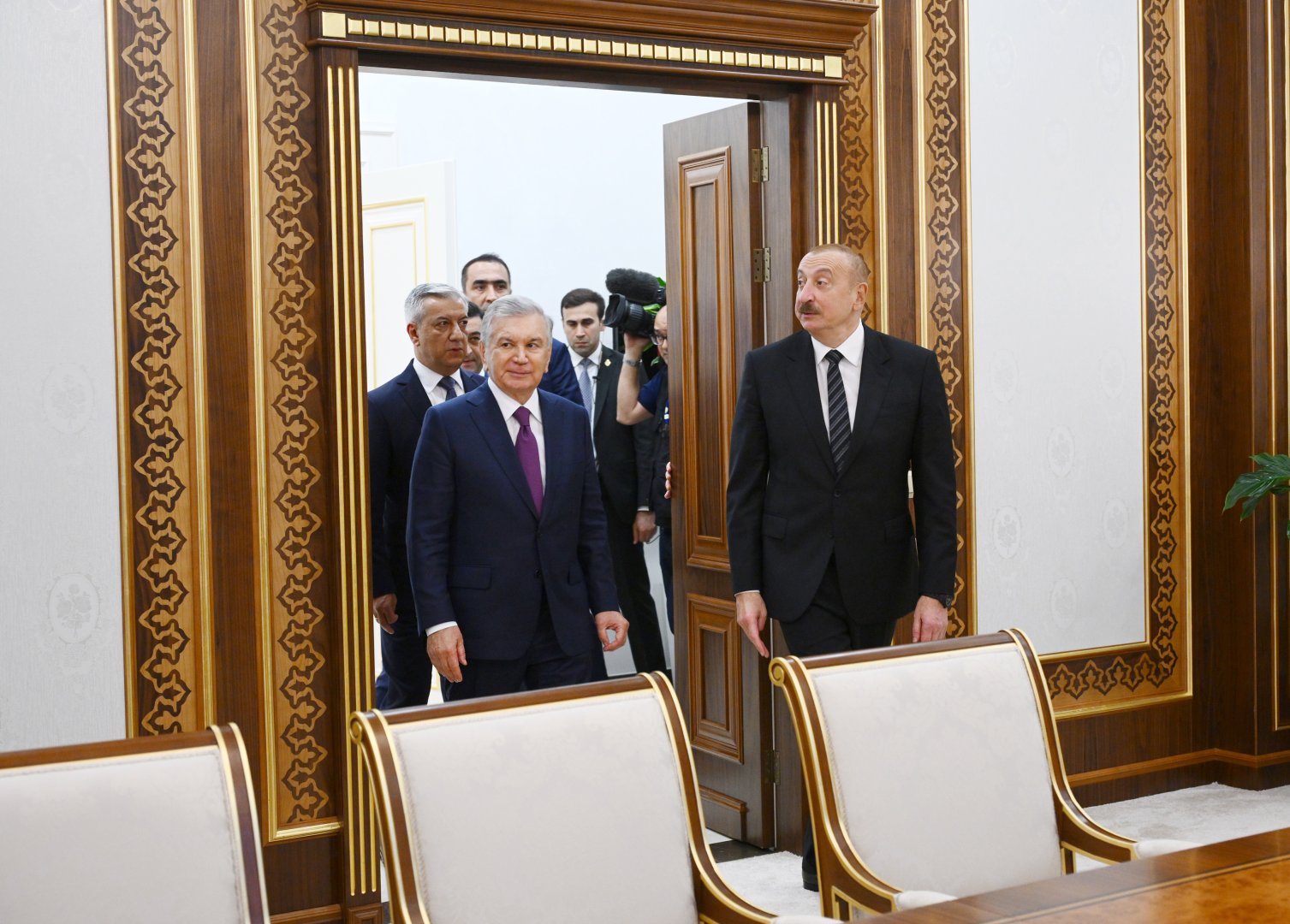 Prezidentlər İlham Əliyev və Şavkat Mirziyoyev Özbəkistanın Azərbaycandakı səfirliyinin yeni binasının açılışında iştirak ediblər (YENİLƏNİB) (FOTO/VİDEO)