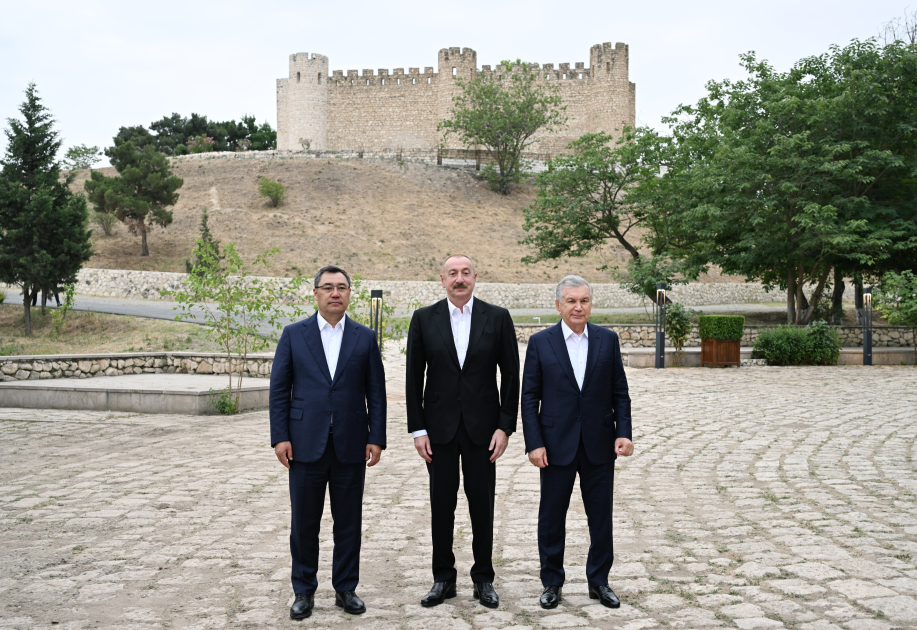 Prezident İlham Əliyev, Özbəkistan Prezidenti Şavkat Mirziyoyev və Qırğızıstan Prezidenti Sadır Japarov Ağdamda Şahbulaq qalasında olublar (FOTO)