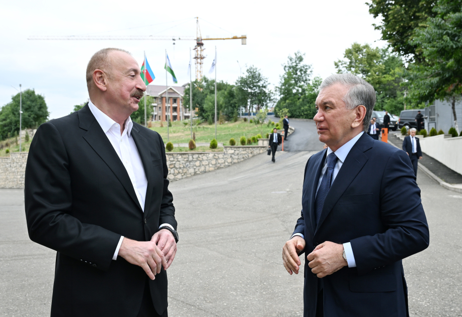 Prezident İlham Əliyev və Prezident Şavkat Mirziyoyev Xankəndidəki “Businesstex JV” tikiş fabrikinin fəaliyyəti ilə tanış olublar (FOTO)
