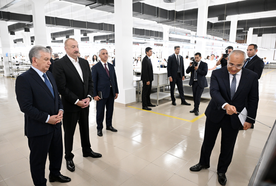 Prezident İlham Əliyev və Prezident Şavkat Mirziyoyev Xankəndidəki “Businesstex JV” tikiş fabrikinin fəaliyyəti ilə tanış olublar (FOTO)