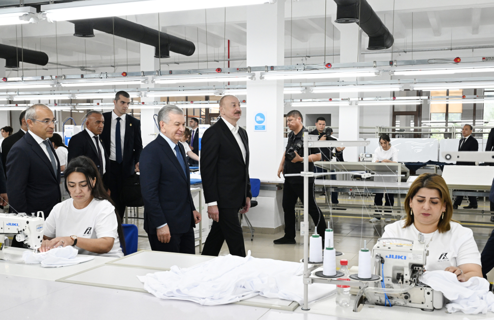 Prezident İlham Əliyev və Prezident Şavkat Mirziyoyev Xankəndidəki “Businesstex JV” tikiş fabrikinin fəaliyyəti ilə tanış olublar (FOTO)