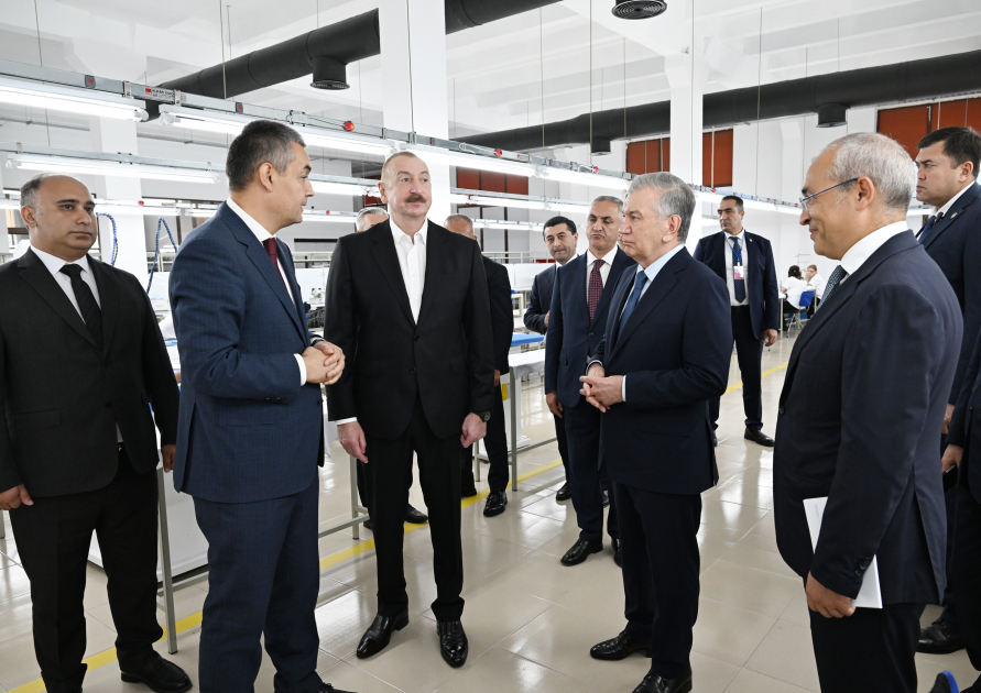 Prezident İlham Əliyev və Prezident Şavkat Mirziyoyev Xankəndidəki “Businesstex JV” tikiş fabrikinin fəaliyyəti ilə tanış olublar (FOTO)