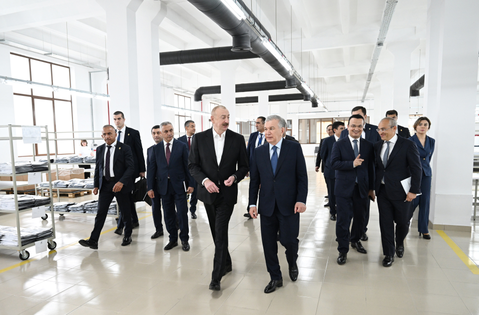 Prezident İlham Əliyev və Prezident Şavkat Mirziyoyev Xankəndidəki “Businesstex JV” tikiş fabrikinin fəaliyyəti ilə tanış olublar (FOTO)