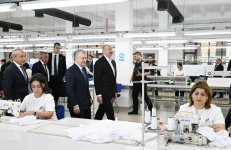 Prezident İlham Əliyev və Prezident Şavkat Mirziyoyev Xankəndidəki “Businesstex JV” tikiş fabrikinin fəaliyyəti ilə tanış olublar (FOTO)
