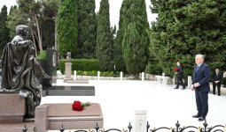 Özbəkistan Prezidenti Fəxri xiyabanda Ulu Öndər Heydər Əliyevin xatirəsini anıb (FOTO)