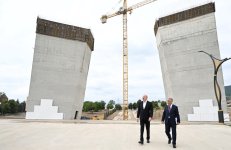 Prezident İlham Əliyev Xankəndidə Zəfər parkında görülən tikinti işləri ilə tanış olub (FOTO/VİDEO)