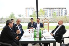 Prezident İlham Əliyev və ECO-nun 17-ci Zirvə görüşünün iştirakçıları Ağdamdakı “İmarət” Kompleksində Qarabağ atlarının “Zəfər” şousunu izləyiblər (FOTO/VİDEO)